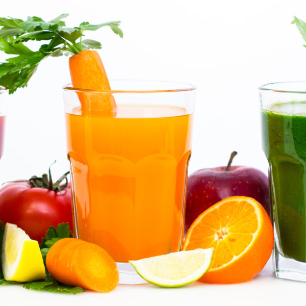 Healthy fruit and vegetable juices and smoothies